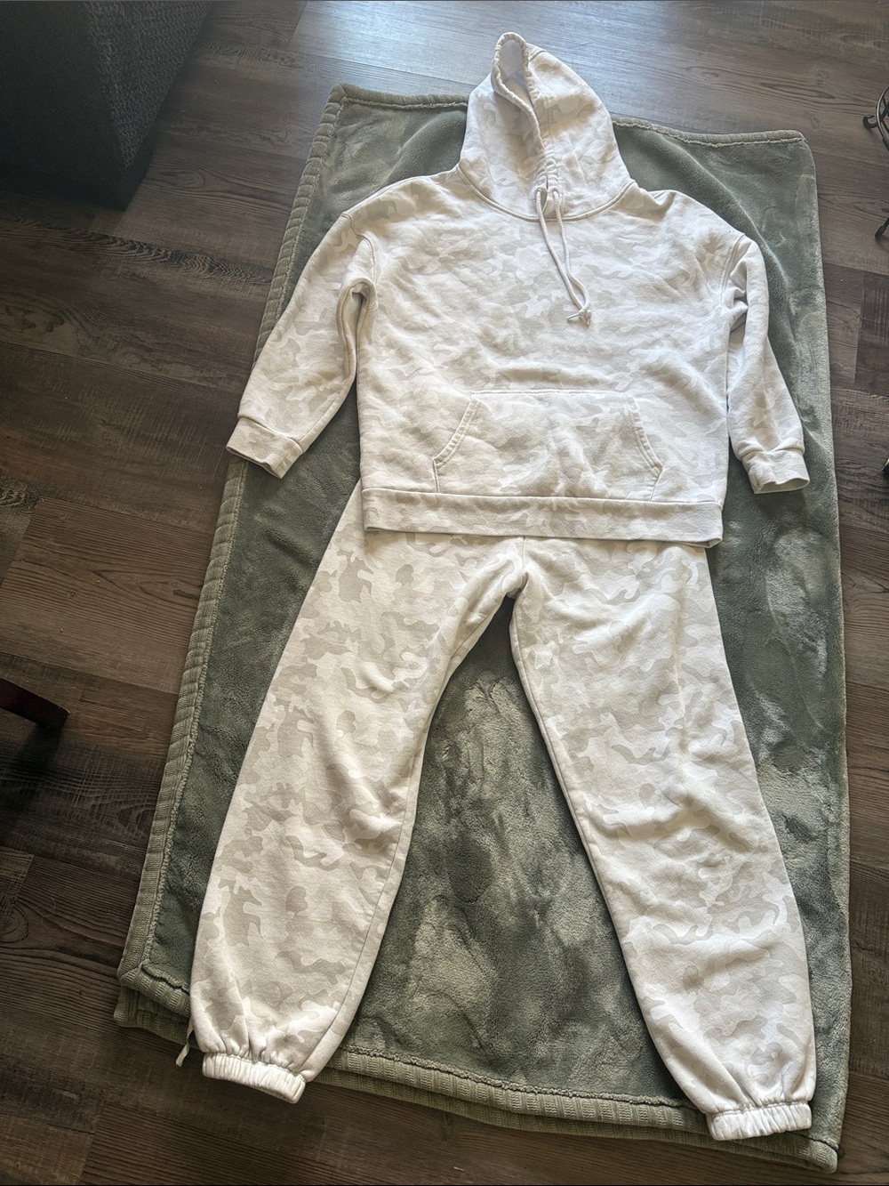 Womens Hooded Camo Lounge Set in Light Beige